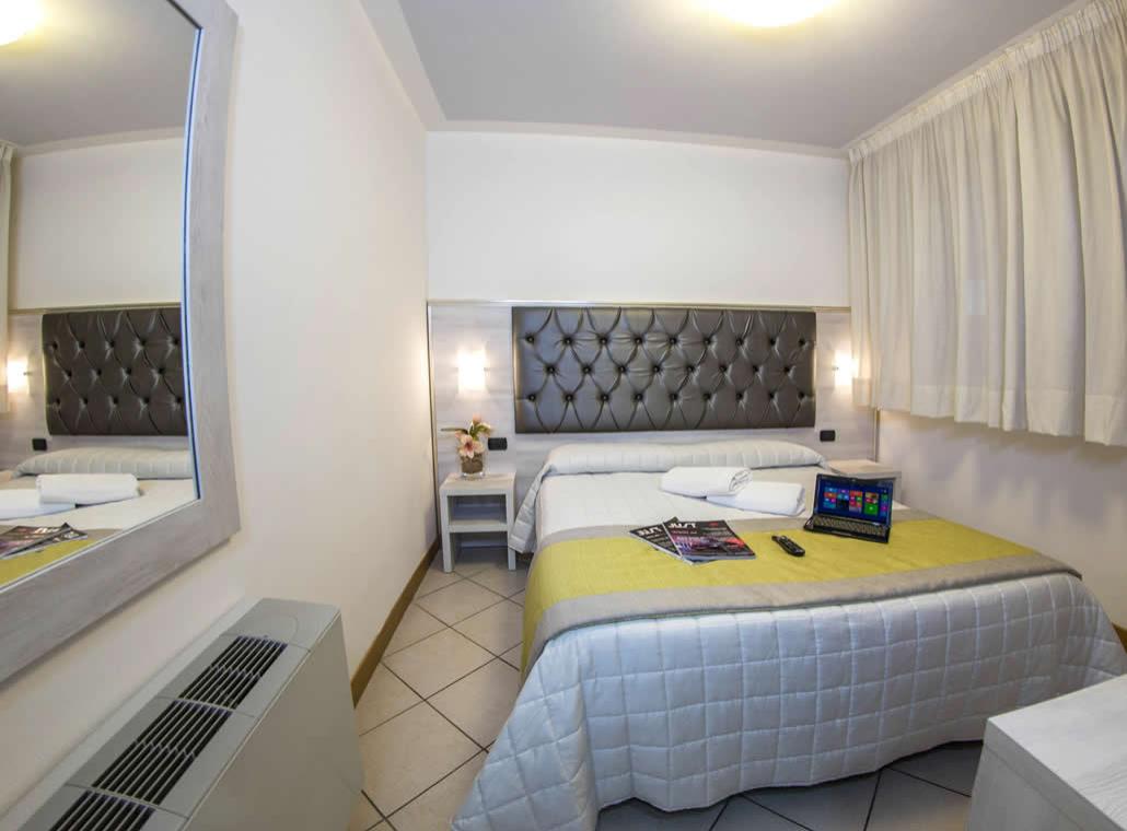 hotelplayaviareggio en standard-rooms 012