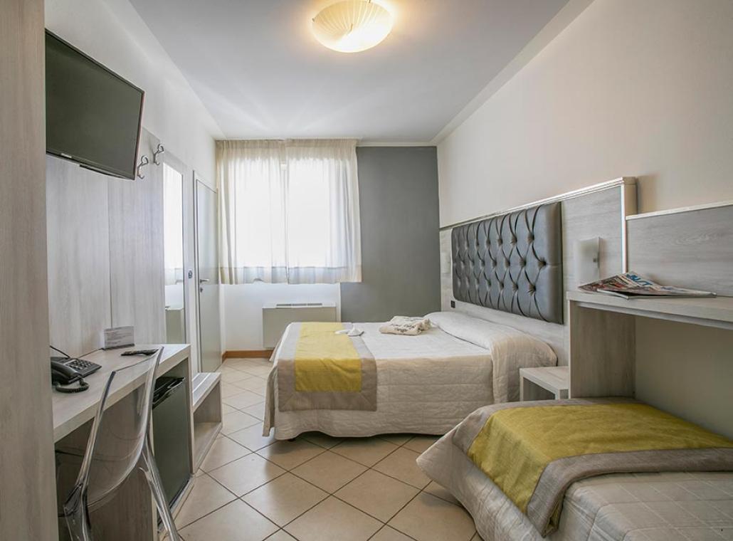 hotelplayaviareggio en standard-rooms 015