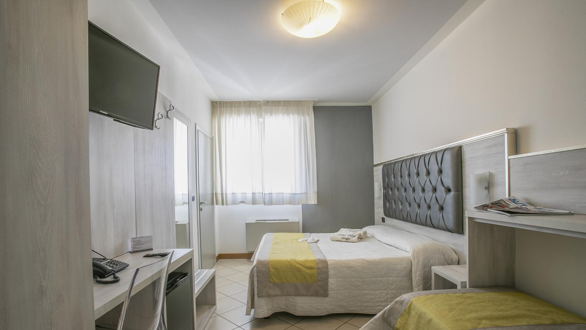 hotelplayaviareggio de zimmer-standard 010